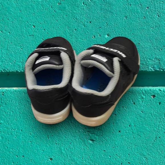 Sketchers, Size 5, Color Black - Picture 2 of 4